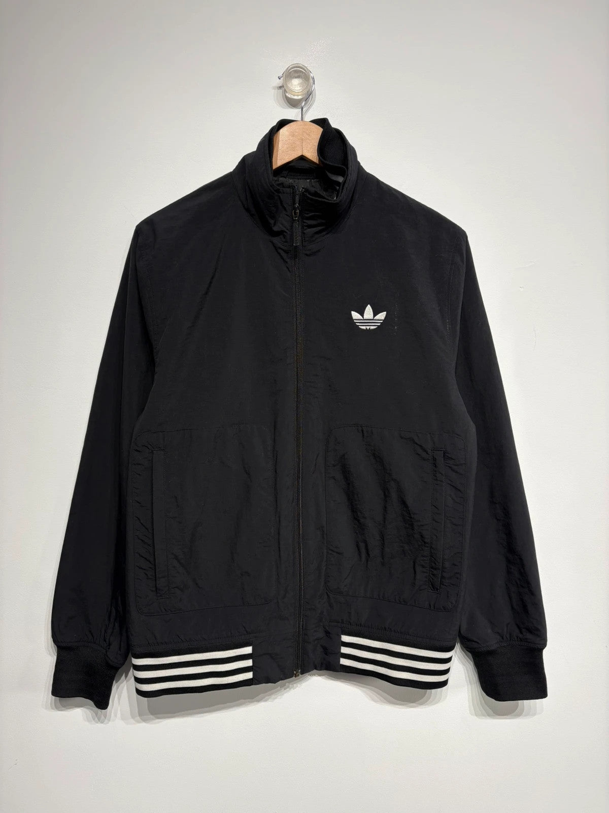 Chaqueta universitaria Adidas – Awareness