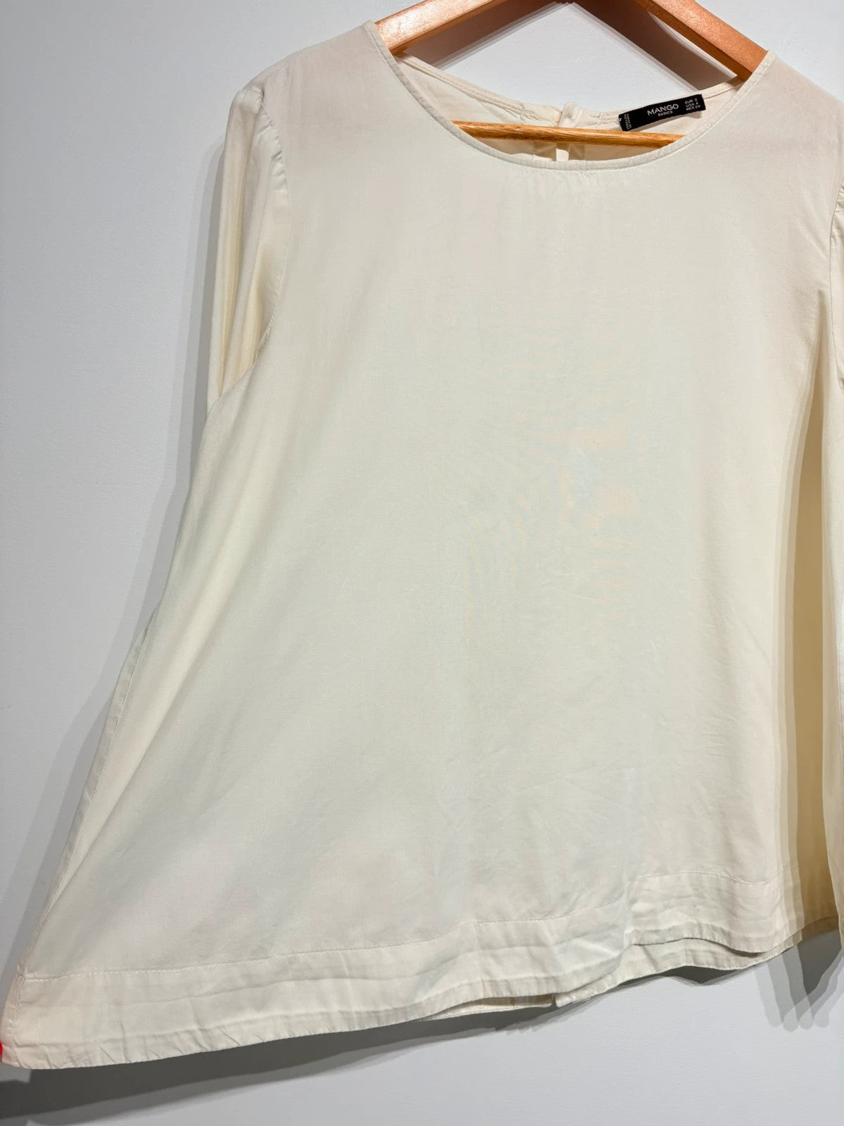 Blusa manga larga crema Mango