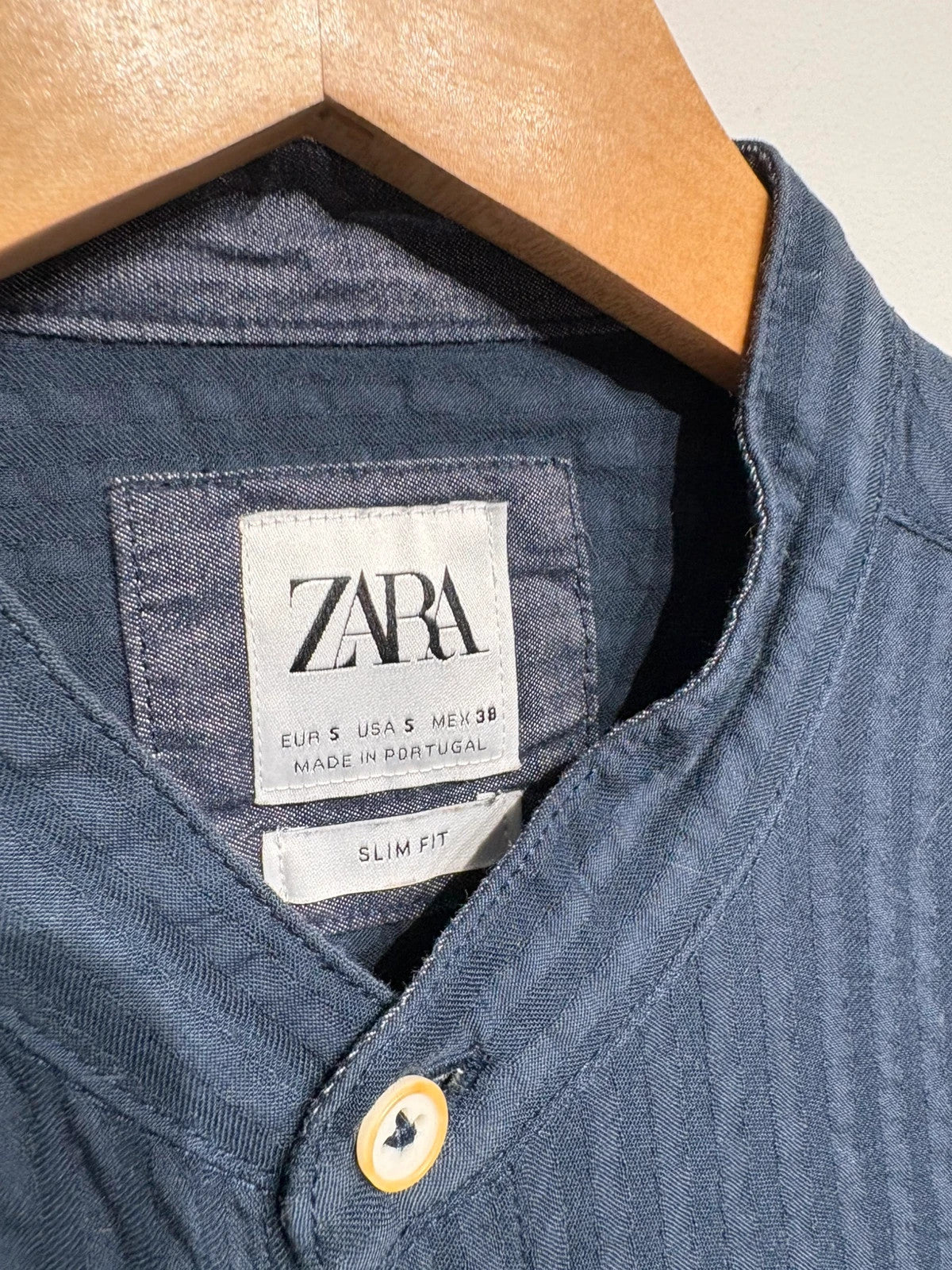 Camisa Zara cuello mao azul marino