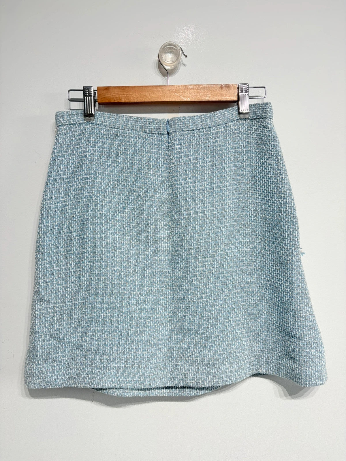 Falda estilo chalenelita tono azul claro