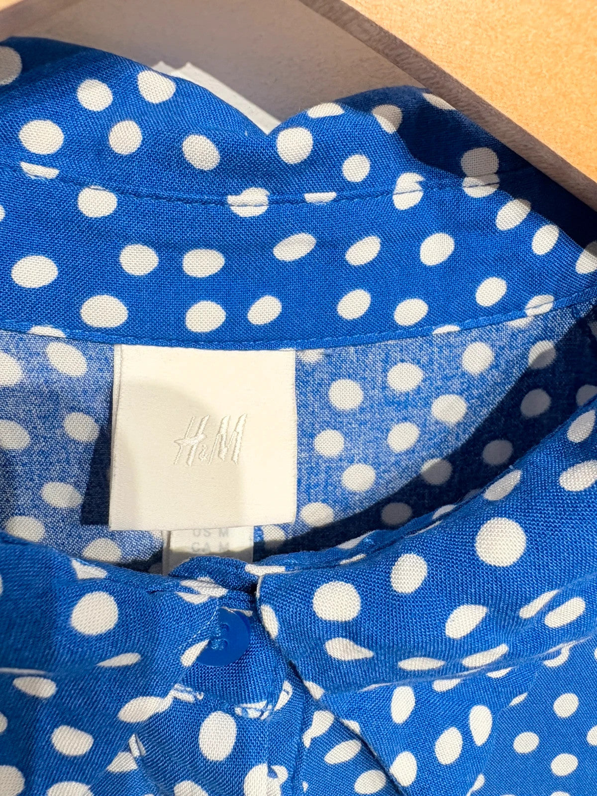 Vestido largo de topos azul camisero H&M