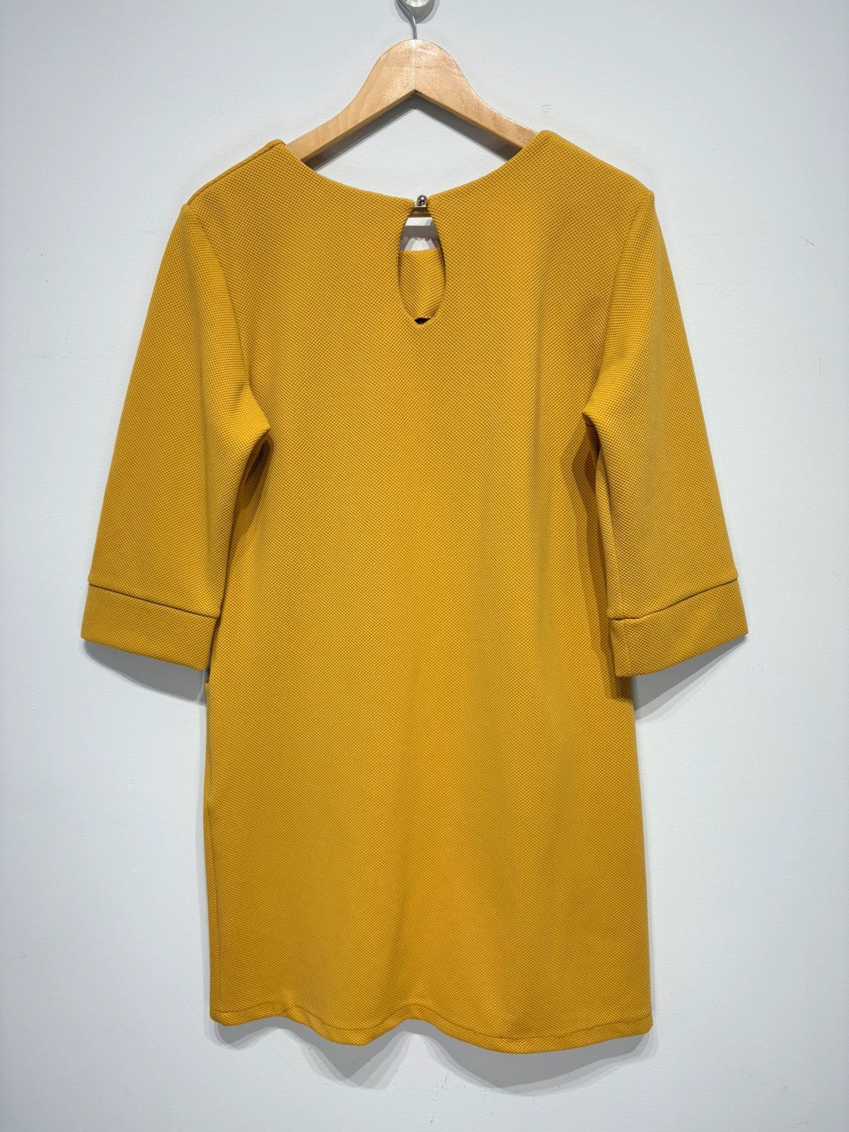 Vestido manga 3/4 con bolsillo color mostaza