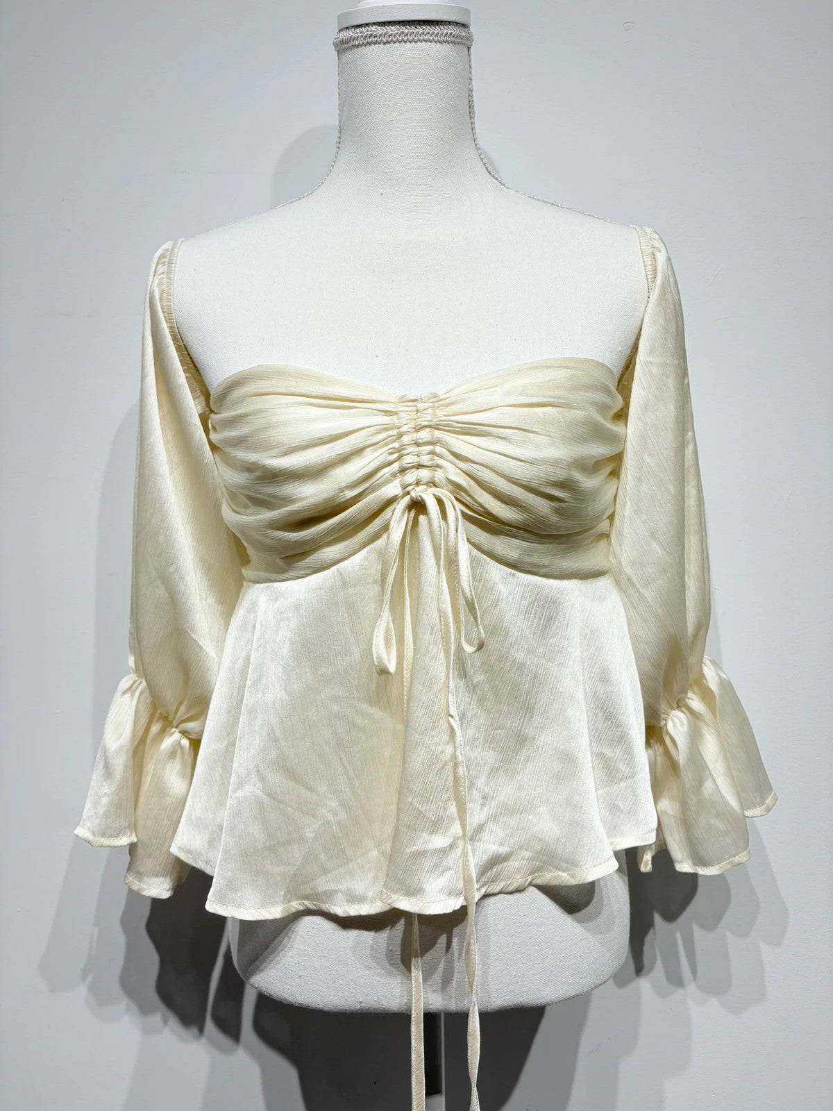 Blusa escote corazón con mangas satinada