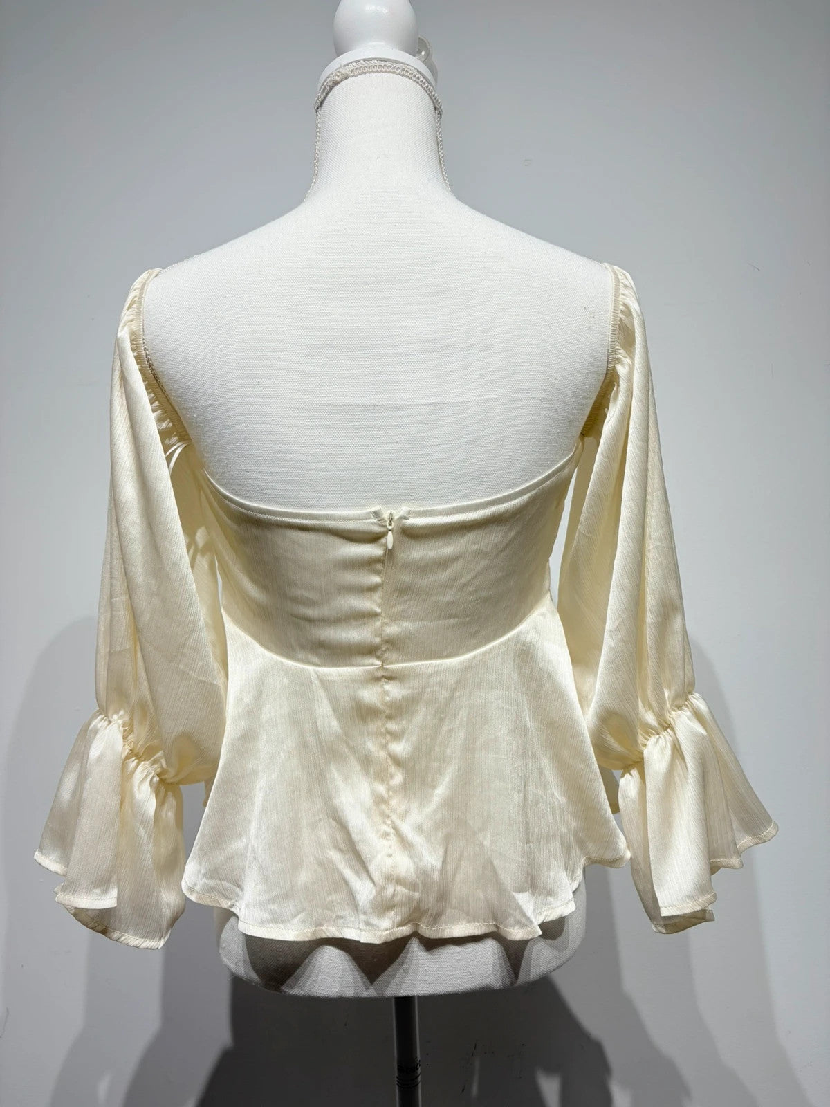 Blusa escote corazón con mangas satinada