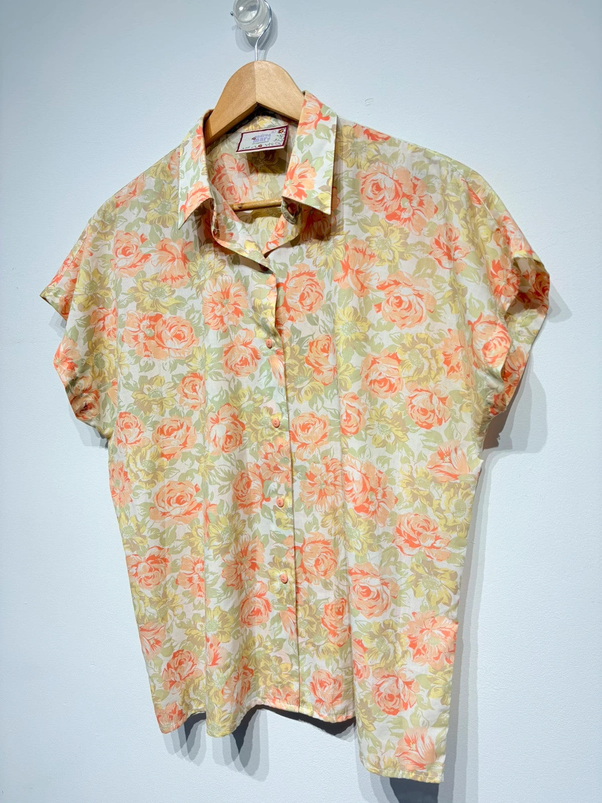 Camisa vintage estampada tonos claros