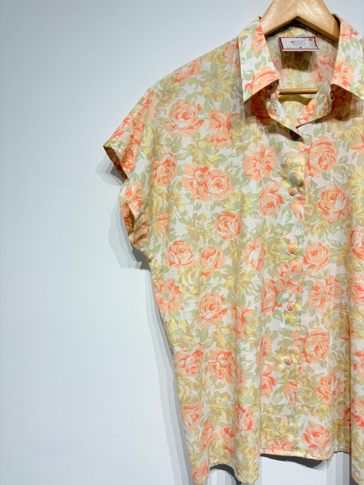 Camisa vintage estampada tonos claros
