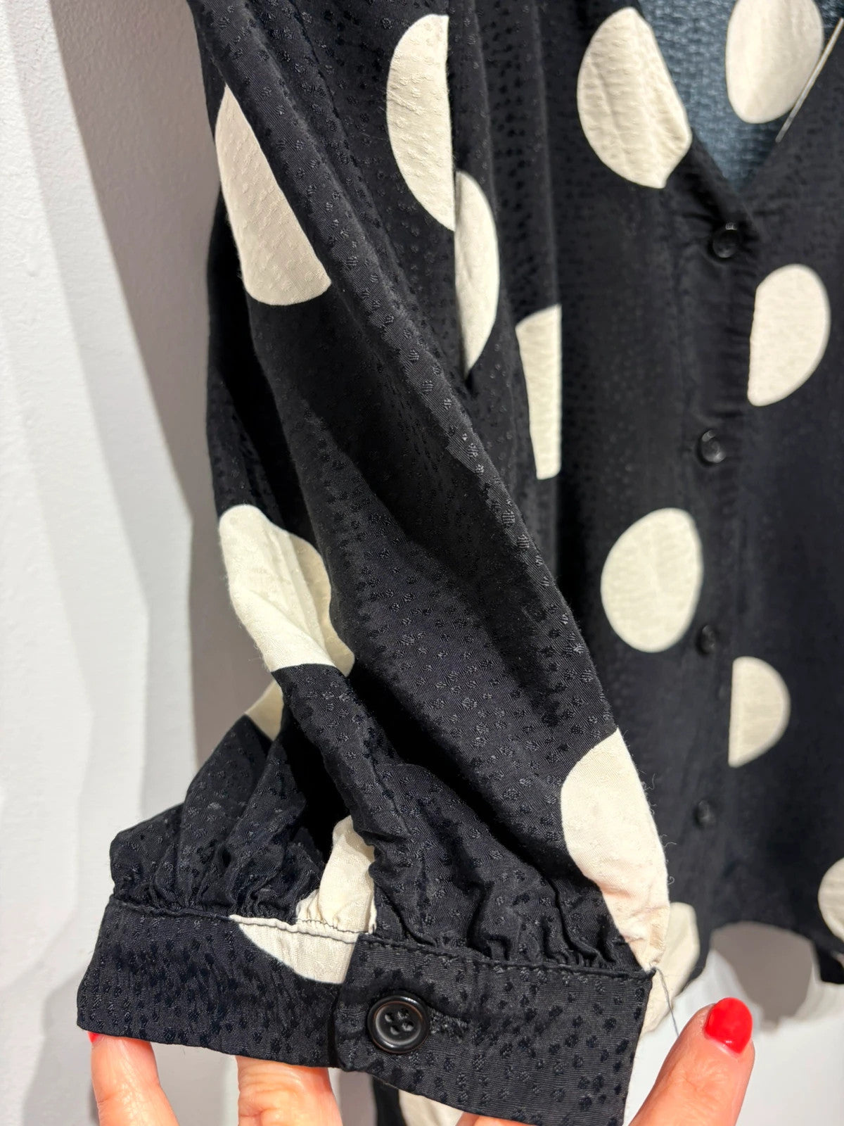 Blusa topos y manga abullonada H&M