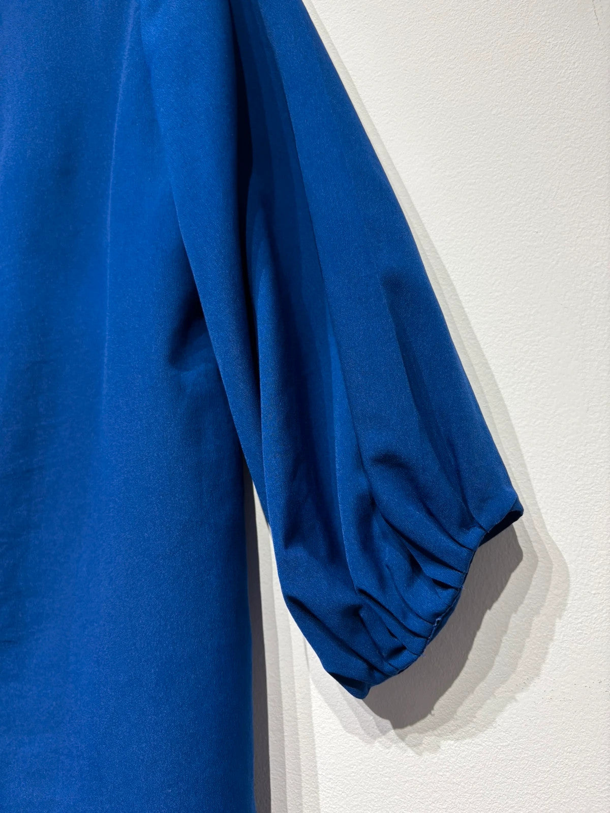 Blusa azul eléctrico de Zara