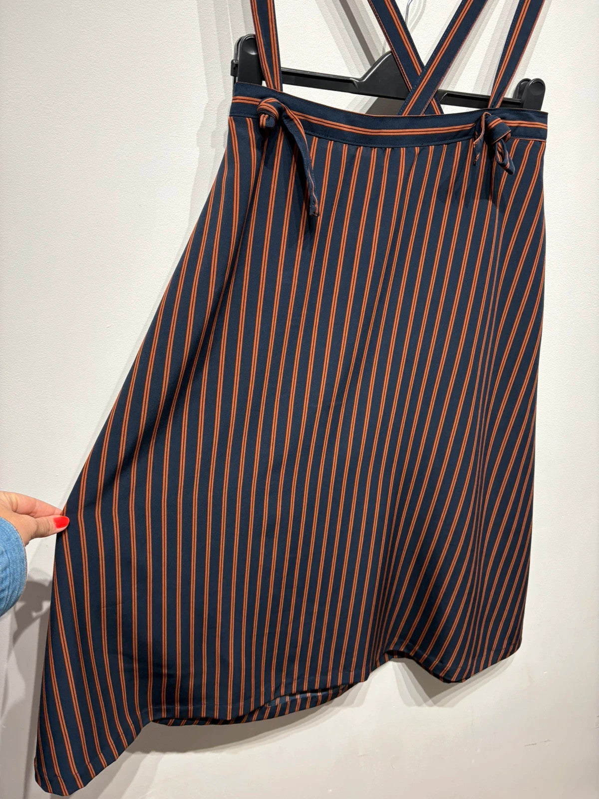 Peto con falda midi tu diplomática Monki