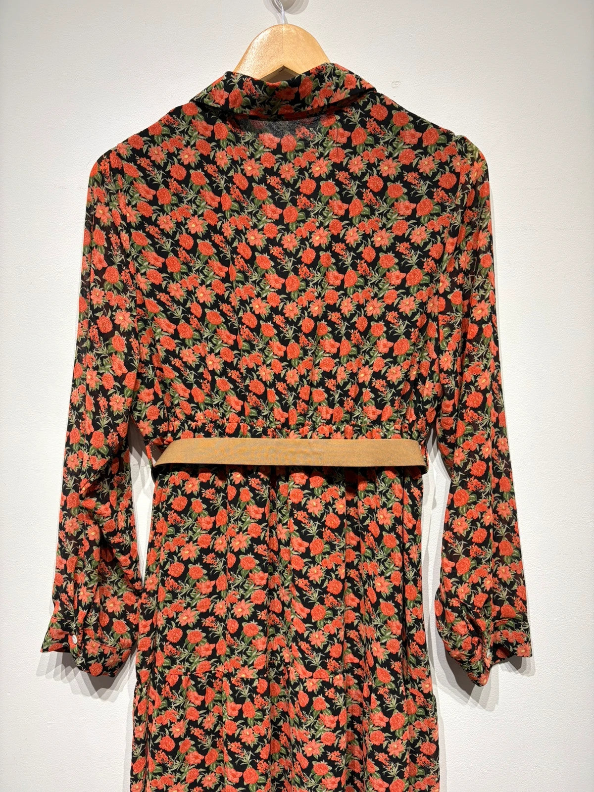 Vestido largo estampado con cinturón