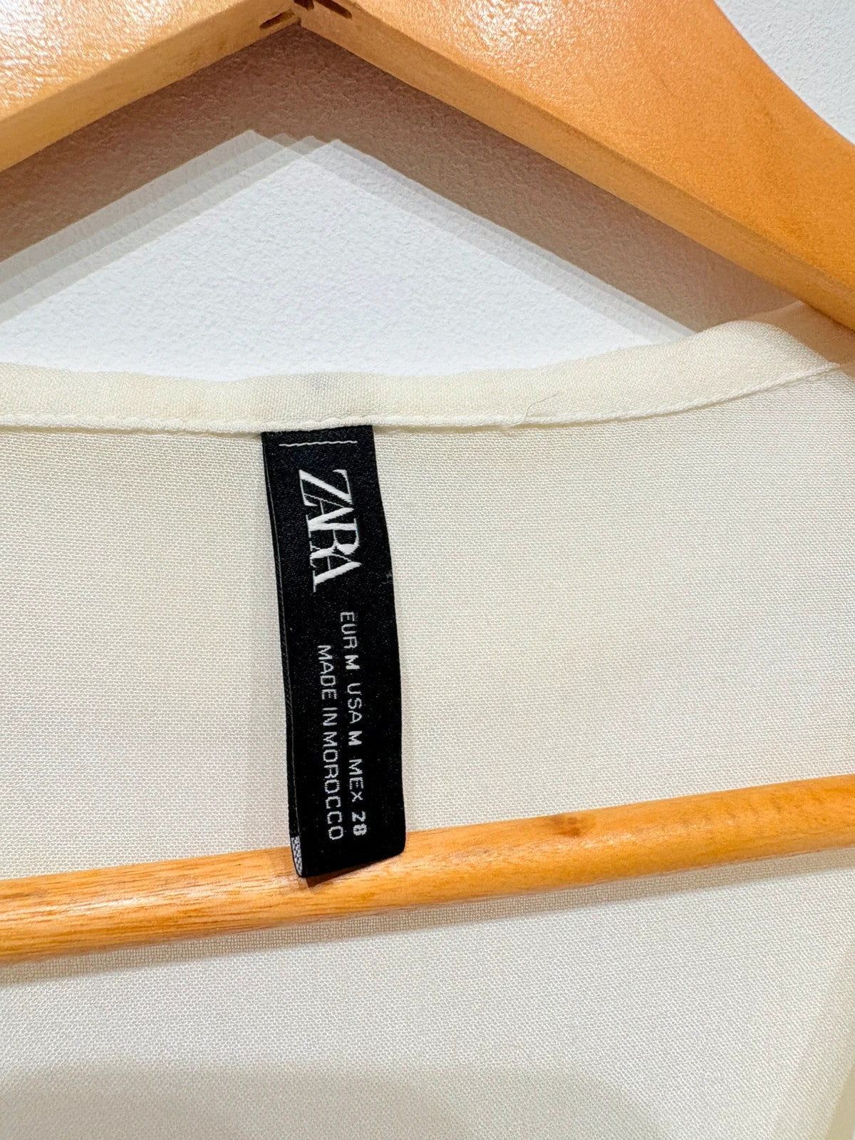 Camisa tejido fluido de Zara