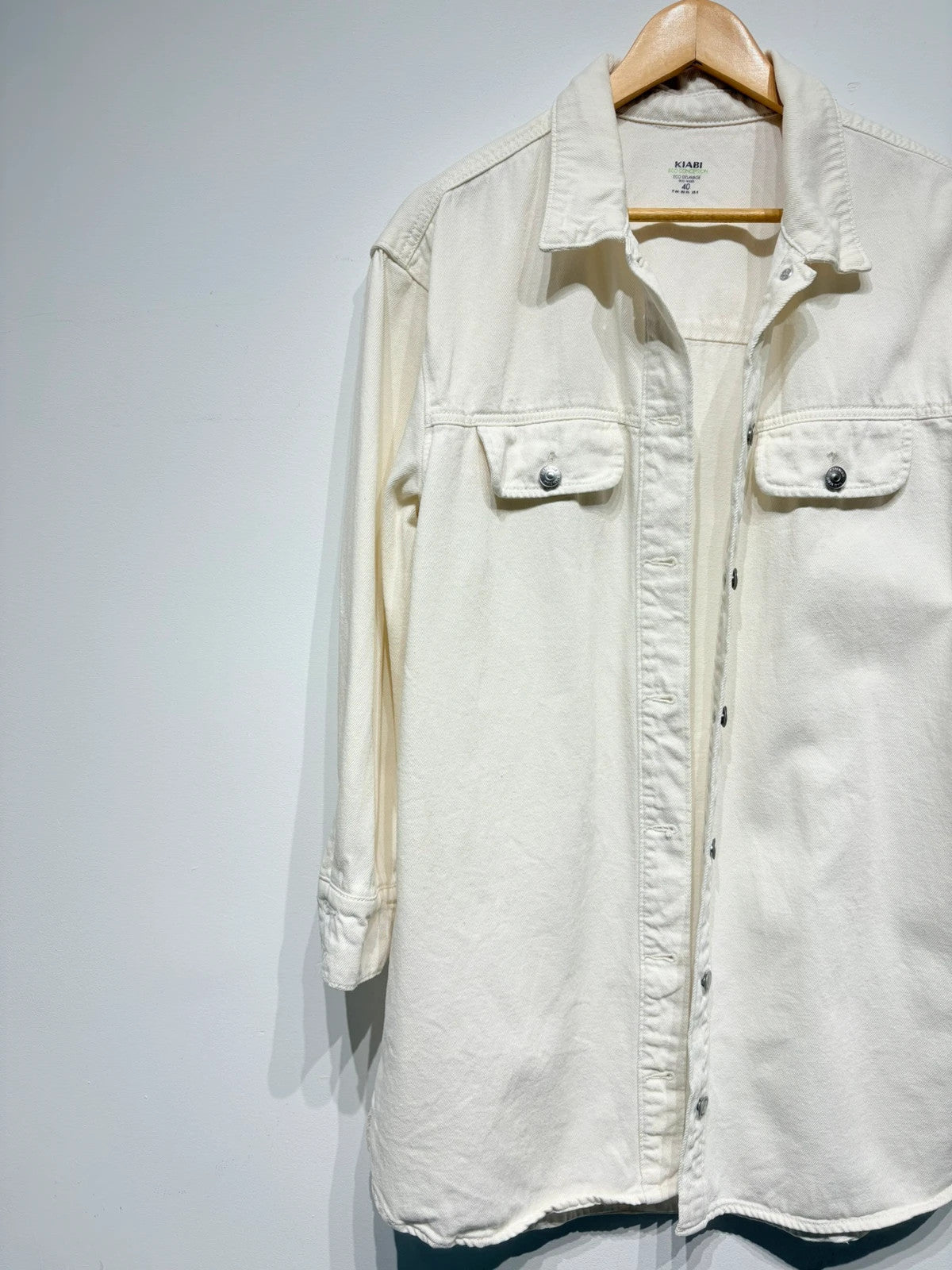 Sobrecamisa vaquera larga blanca Kiabi
