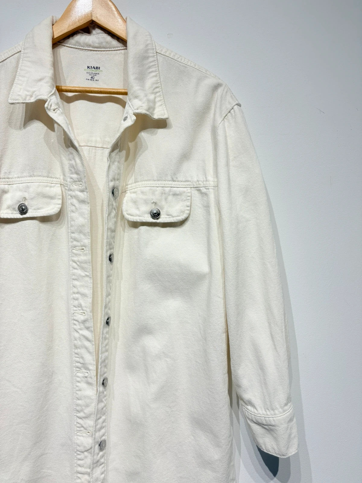 Sobrecamisa vaquera larga blanca Kiabi
