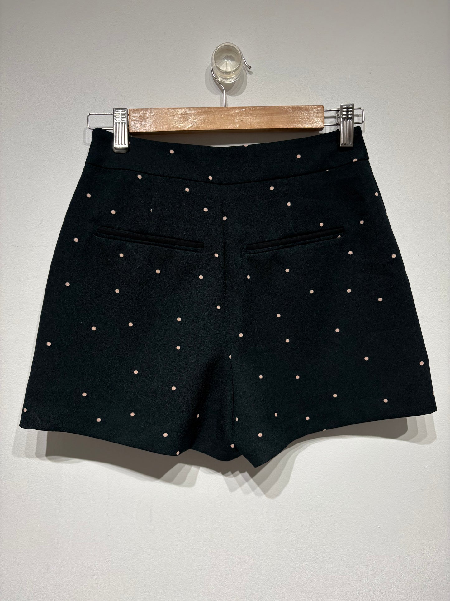 Short con cinturón de Zara