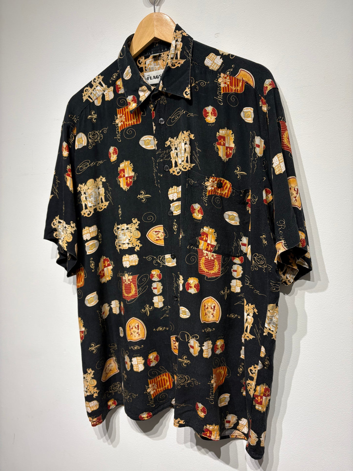 Camisa negra retro estampada