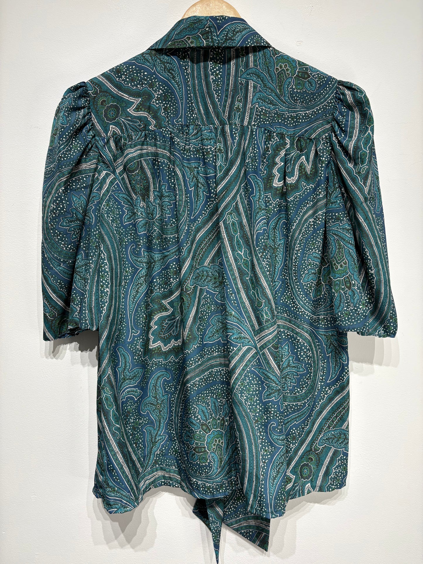 Blusa vintage atada al cuello