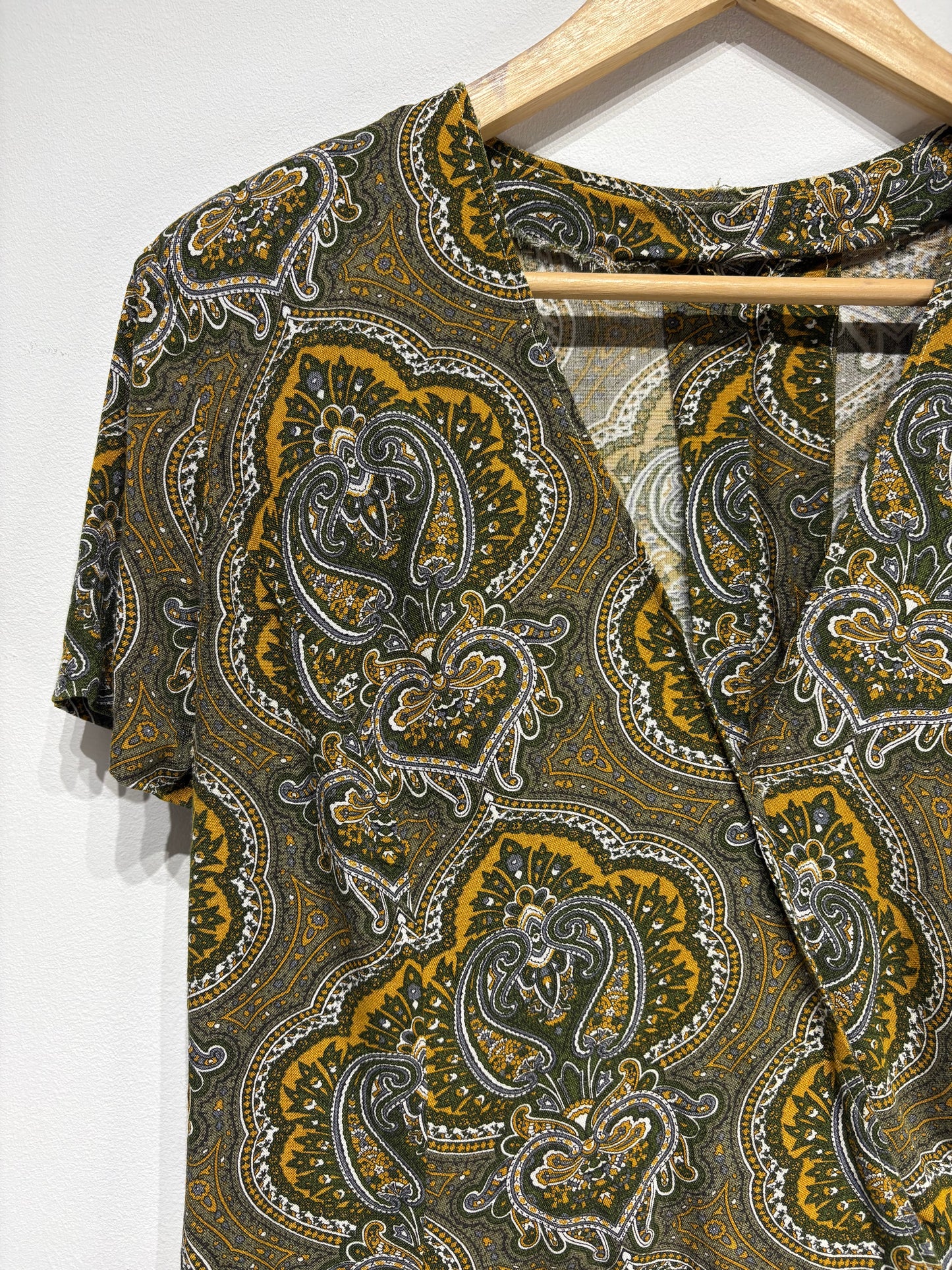 Blusa vintage caqui estampada