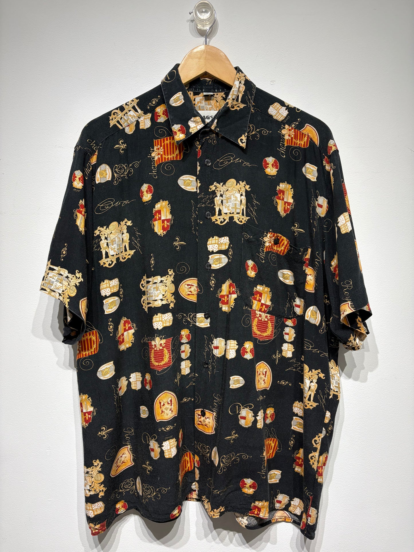 Camisa negra retro estampada