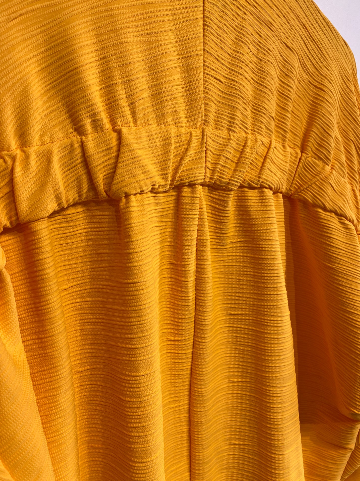 Vestido manga fruncida