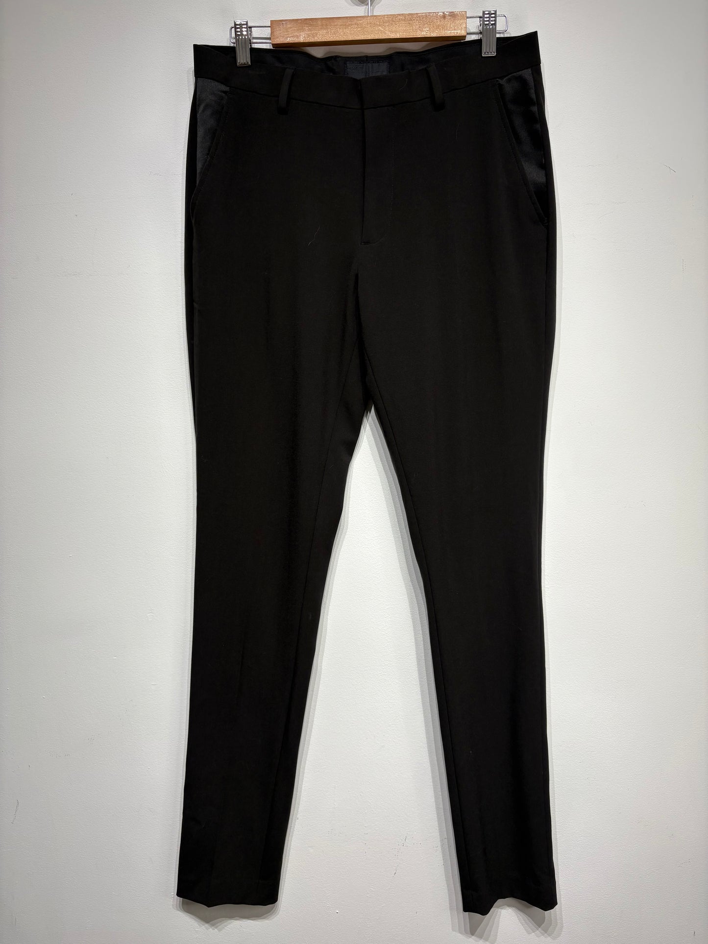 Pantalón de traje tipo smoquin
