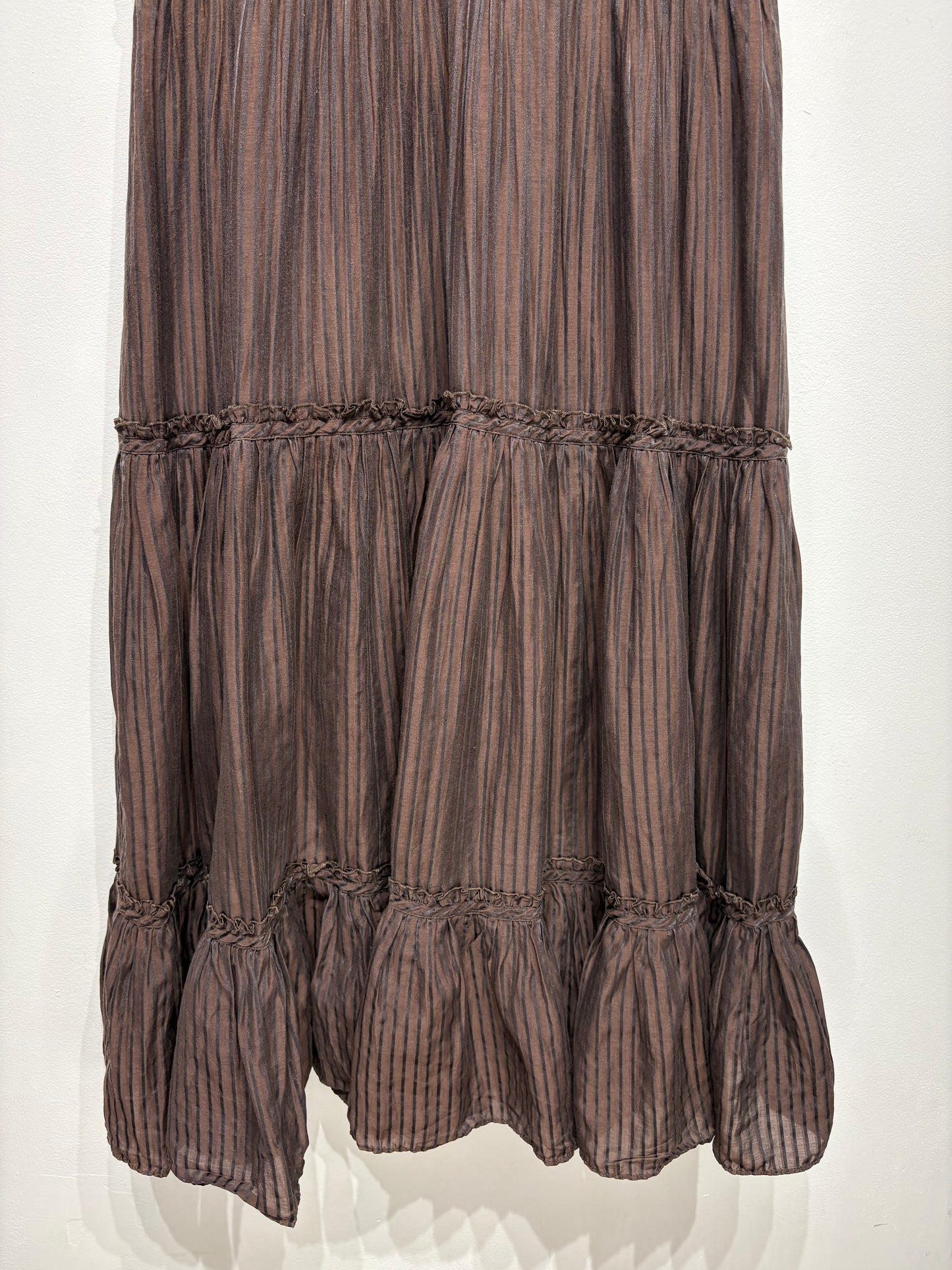 Vestido con pedrería de seda y algodón
