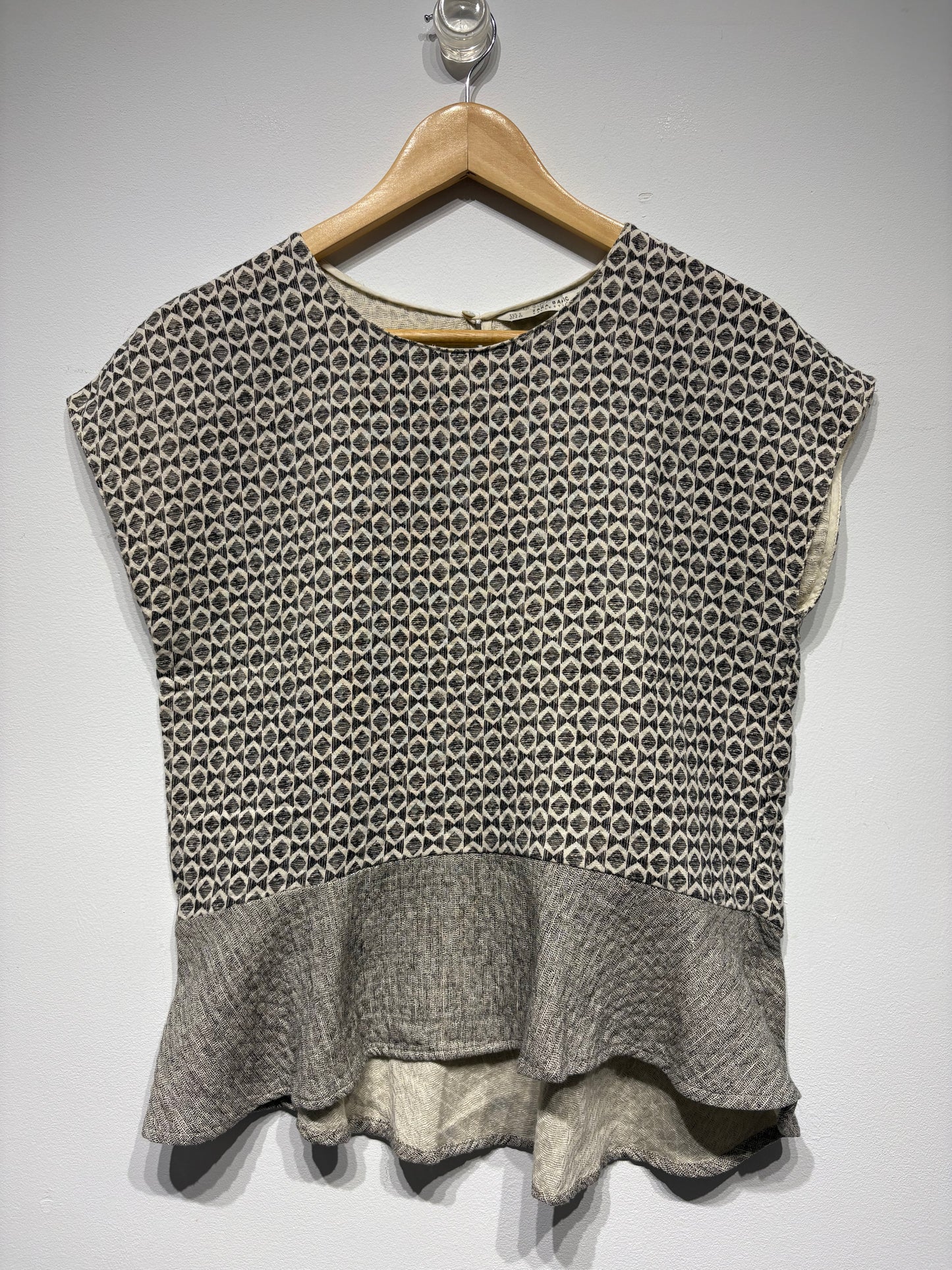 Camiseta estampada con volante