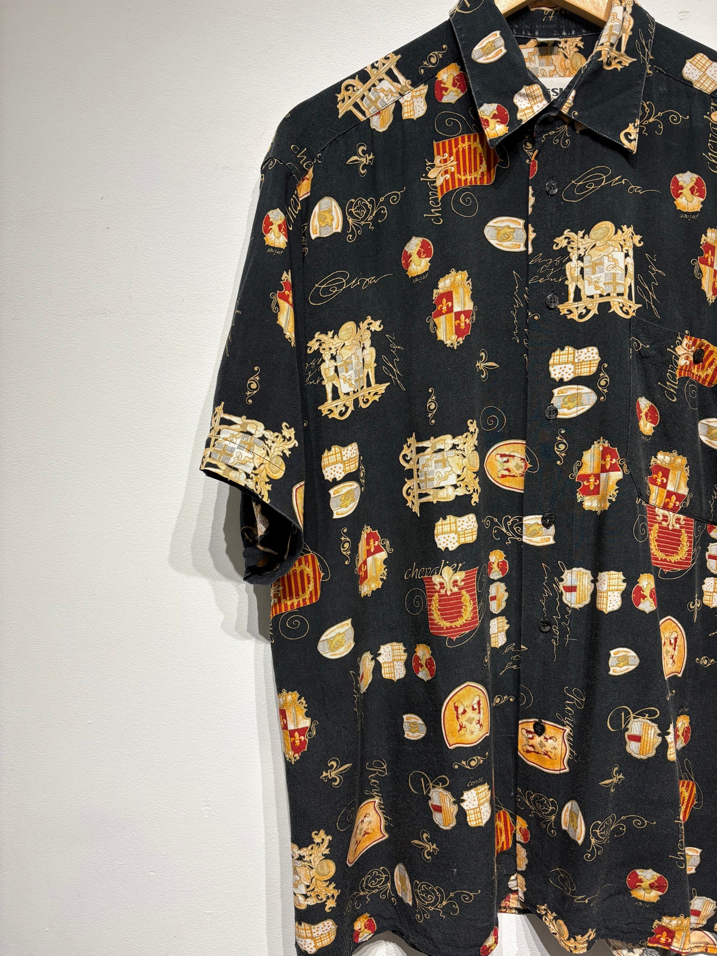 Camisa negra retro estampada