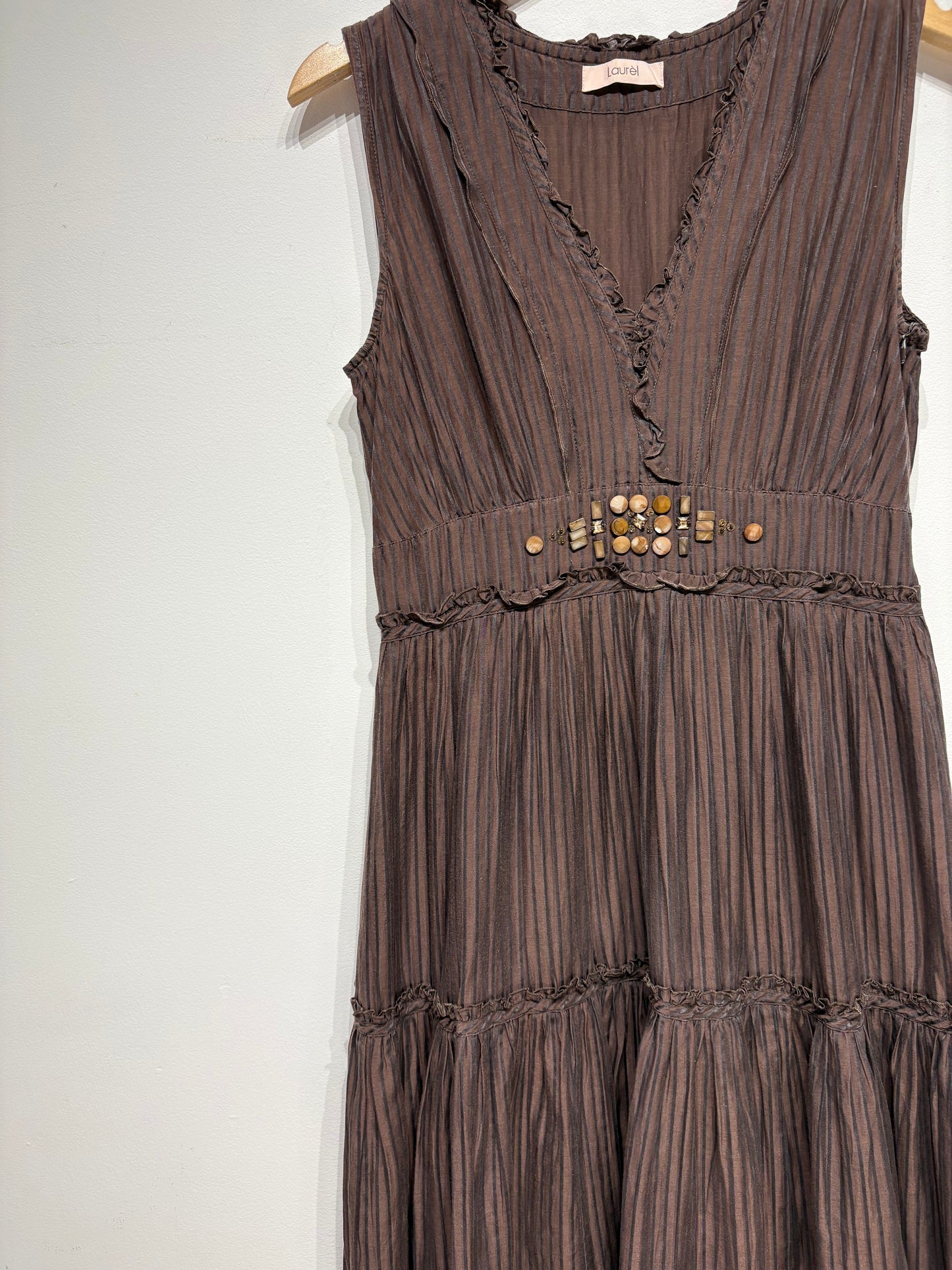 Vestido con pedrería de seda y algodón