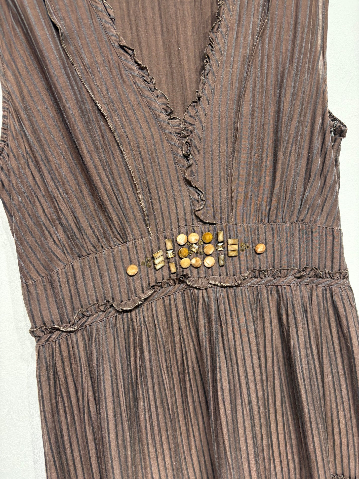 Vestido con pedrería de seda y algodón
