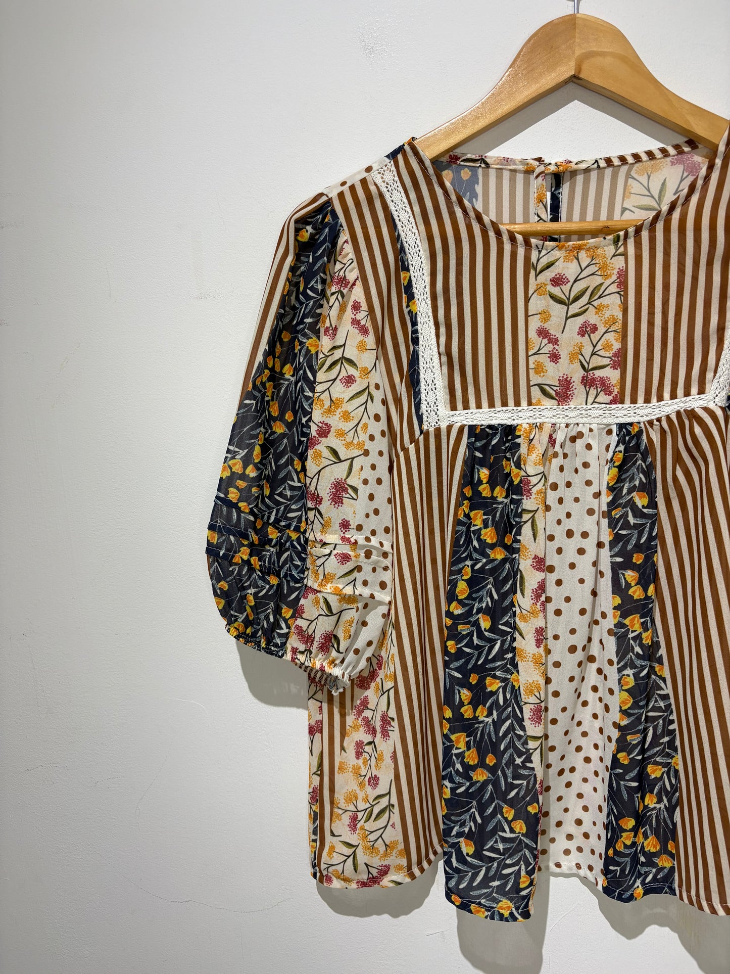 Blusa estilo romántico estampada