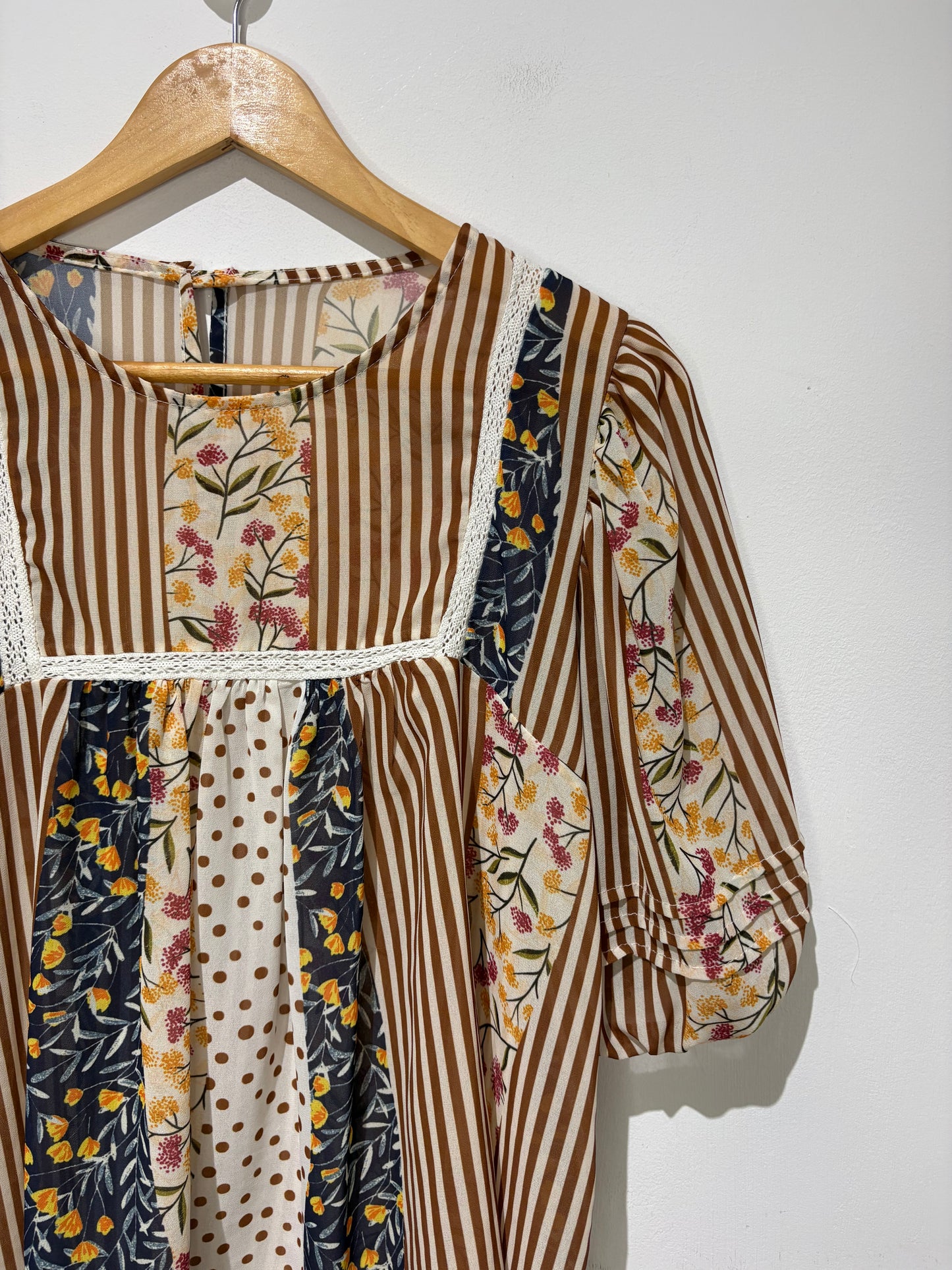 Blusa estilo romántico estampada