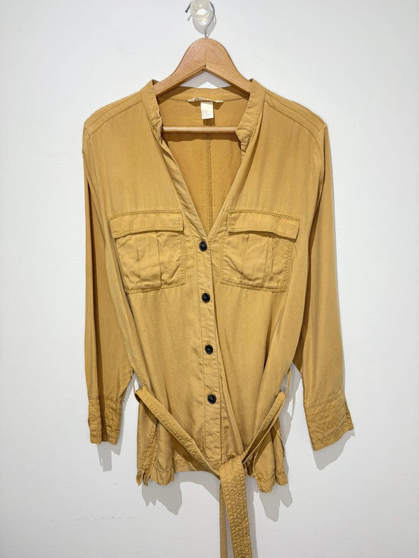 Camisa con cinturón de H&M