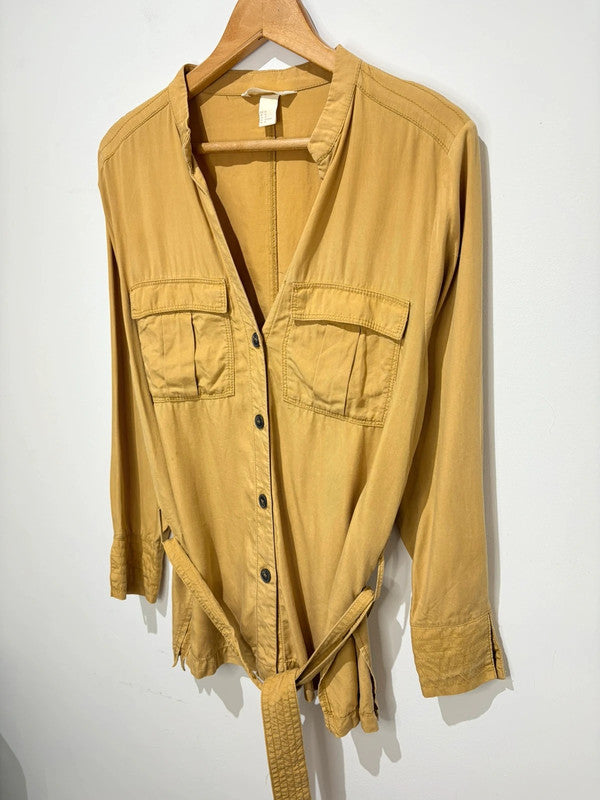 Camisa con cinturón de H&M