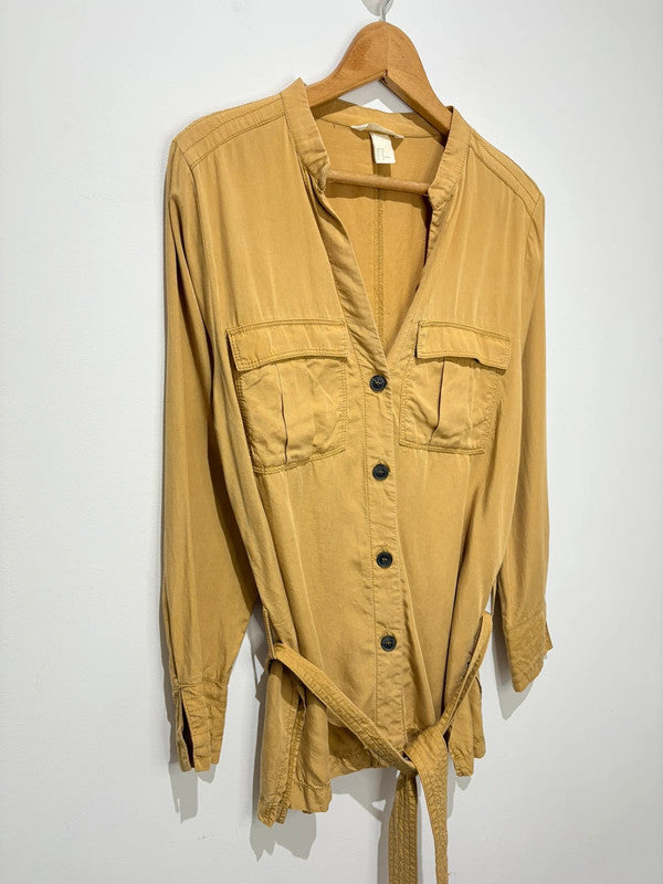 Camisa con cinturón de H&M