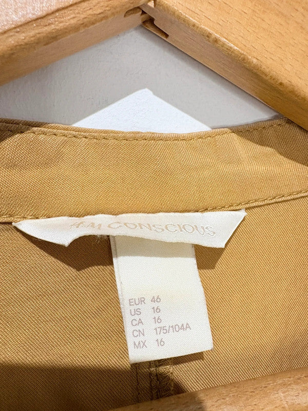 Camisa con cinturón de H&M