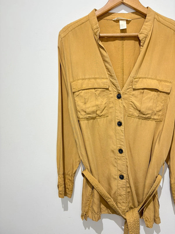 Camisa con cinturón de H&M