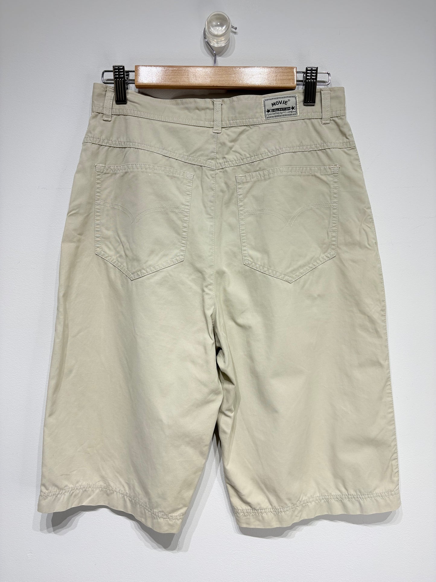 Bermuda estilo baggy color beige