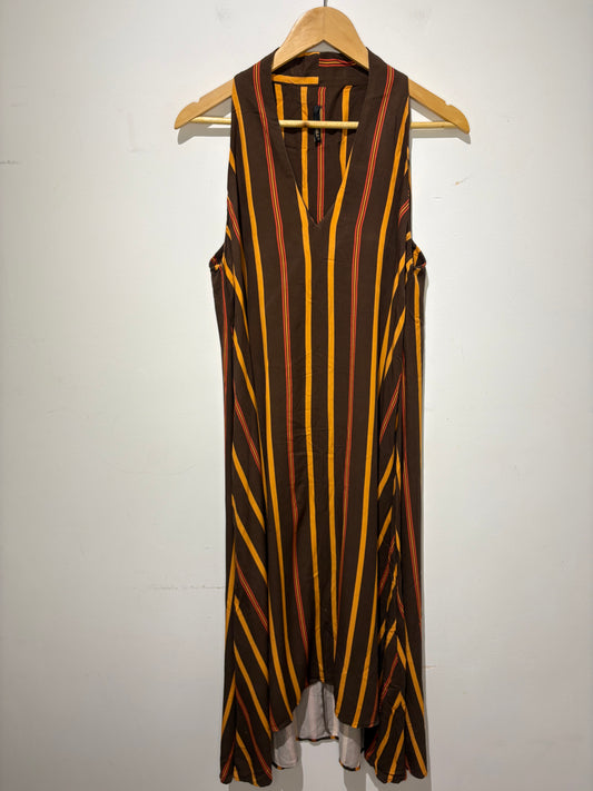Vestido de rayas cuello pico