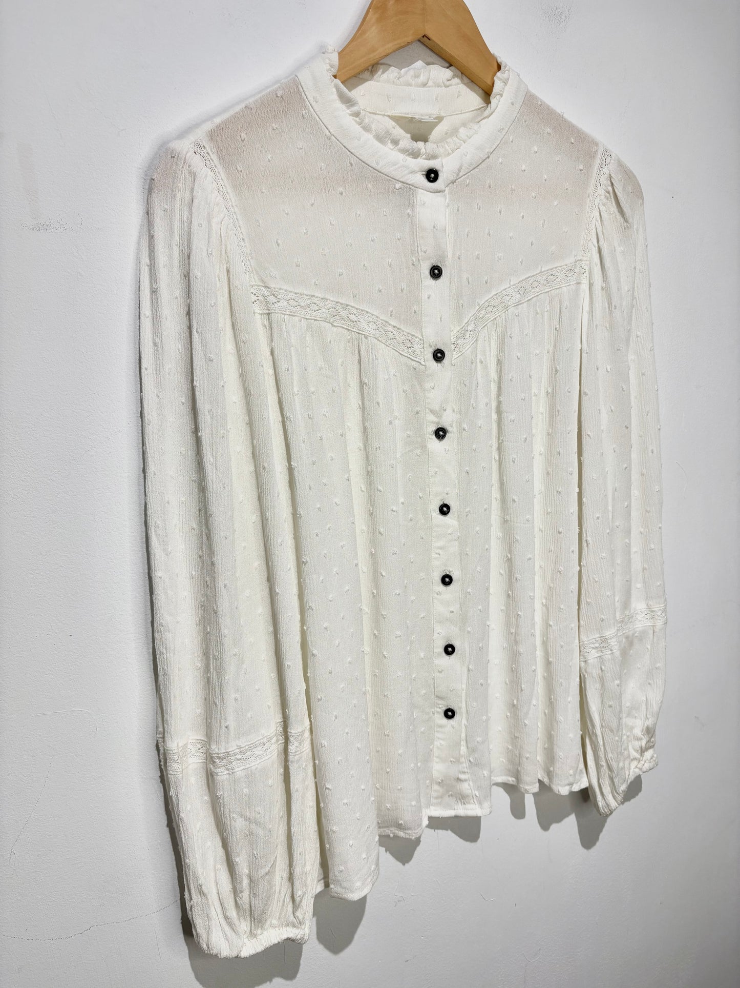 Blusa estilo romántico Springfield