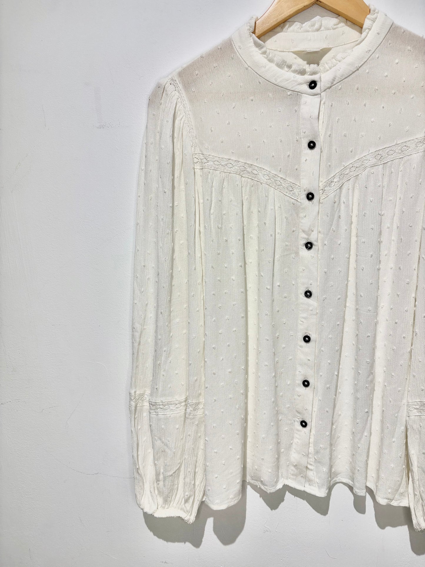 Blusa estilo romántico Springfield