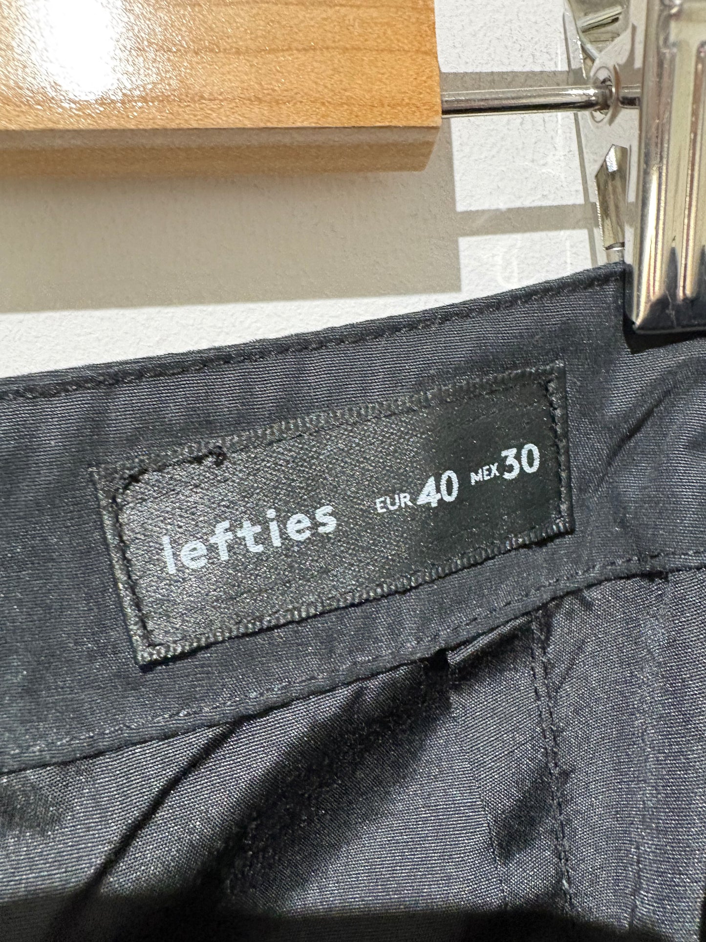 Pantalón estilo cargo fino