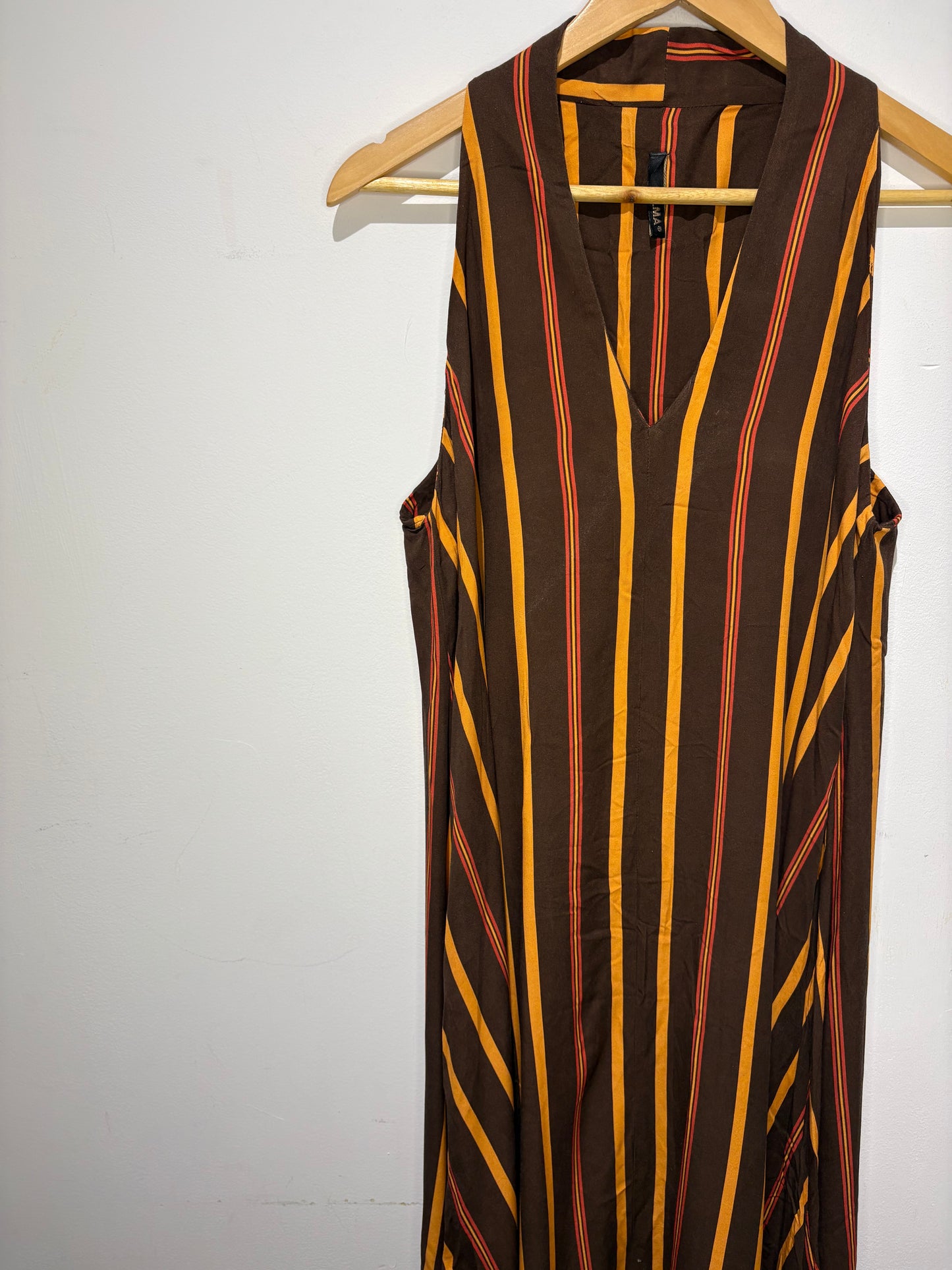 Vestido de rayas cuello pico
