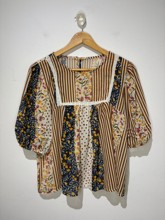 Blusa estilo romántico estampada