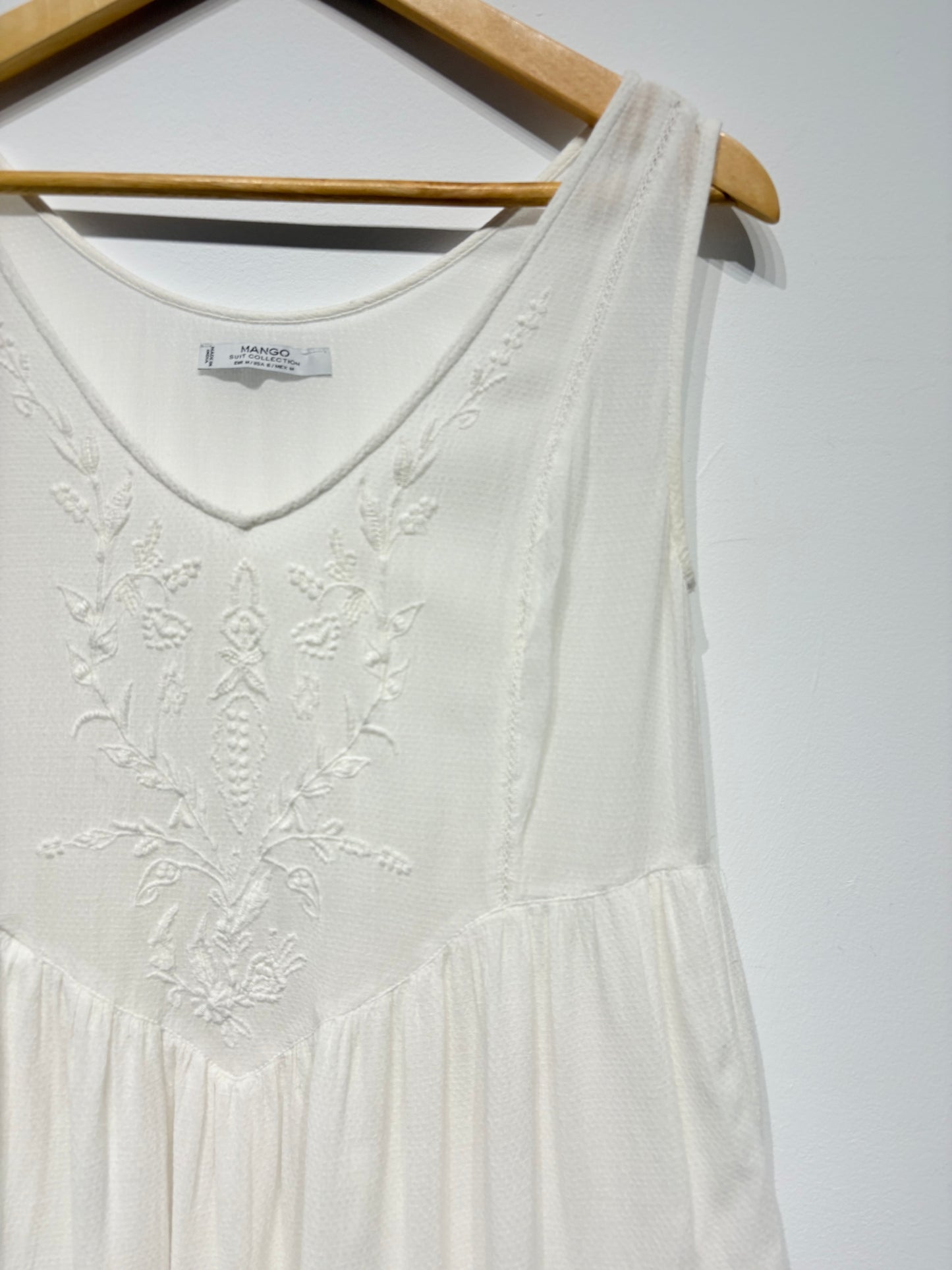 Vestido bordado de Mango