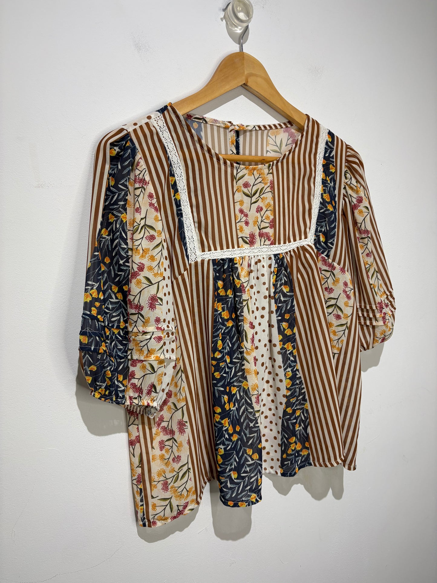 Blusa estilo romántico estampada