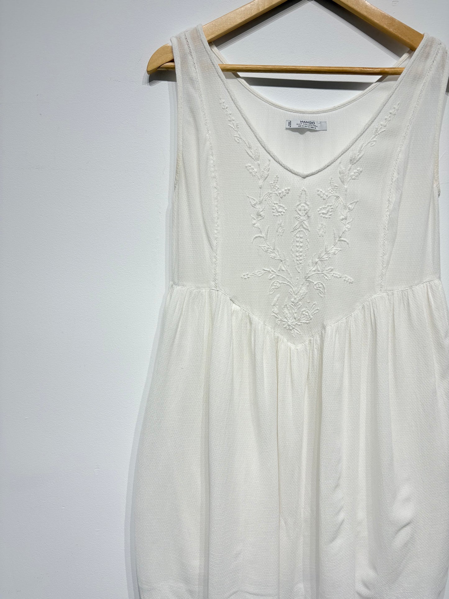Vestido bordado de Mango